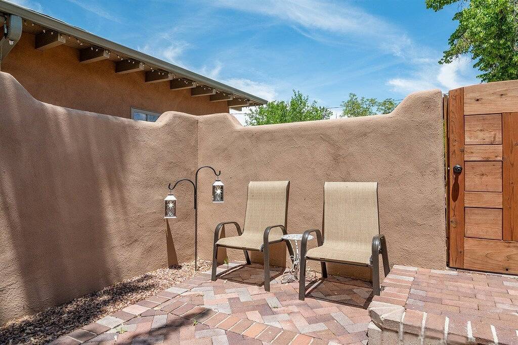 Right on the Plaza next to O'keeffe Museum in Santa Fe, Santa Fe County