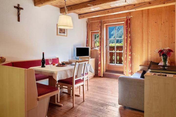 Hel lägenhet, Apartment "Birke - Fiechterhof" with Shared Open Terrace, Garden & Wi-Fi in Sarnvalley, Sarntal Alperne