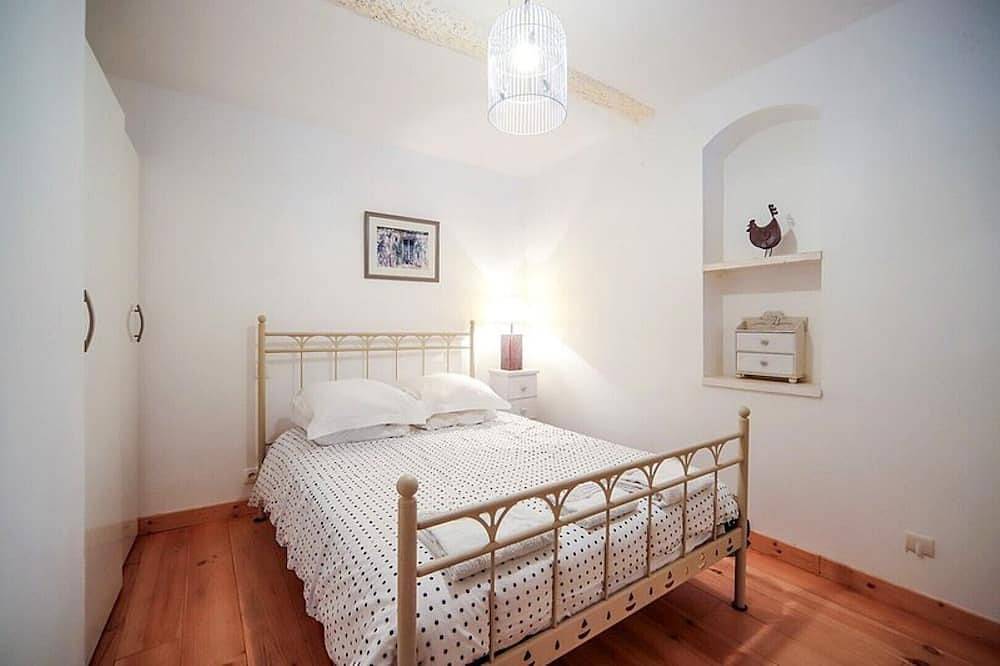 Entire apartment, Ground floor apartment (muscat) sleeps 2 (4) in Carcassonne, Carcassonne region