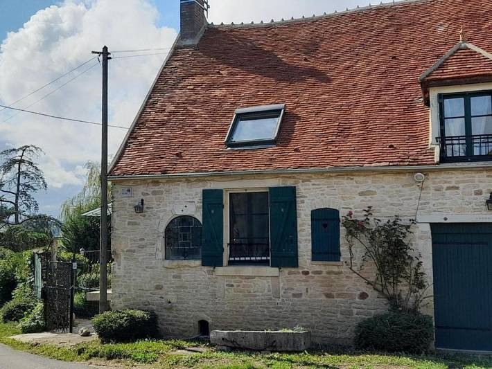 Gîte pour 8 personnes, avec terrasse et jardin dans Breugnon