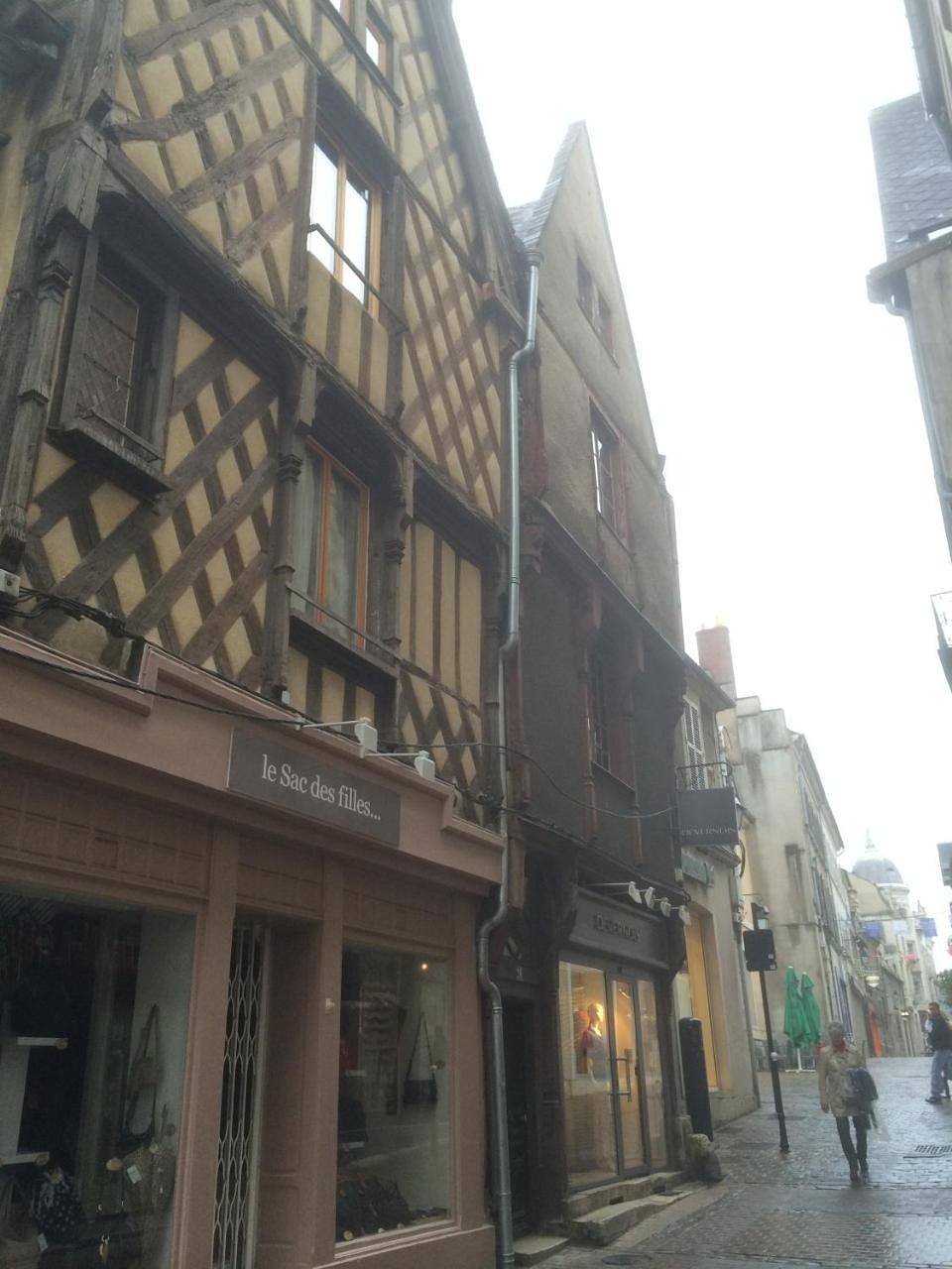 Appartement entier, Apartment with Terrace in Bourges, Région de Bourges