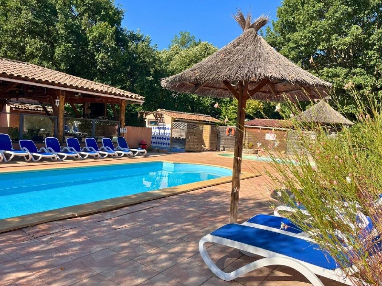 Chalet 4 étoiles - Piscine - ccbehhg in Saignon, Regionaler Naturpark Luberon