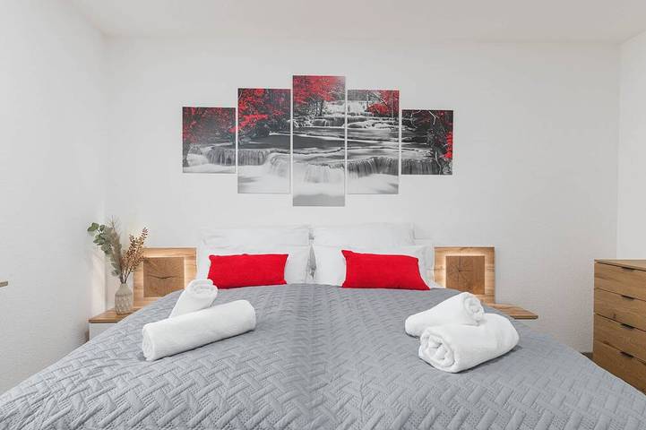 Ganze Wohnung, Roomfall Apartment Sinsheim mit Tg & Wi-Fi & Balkon in Sinsheim, Kraichgau
