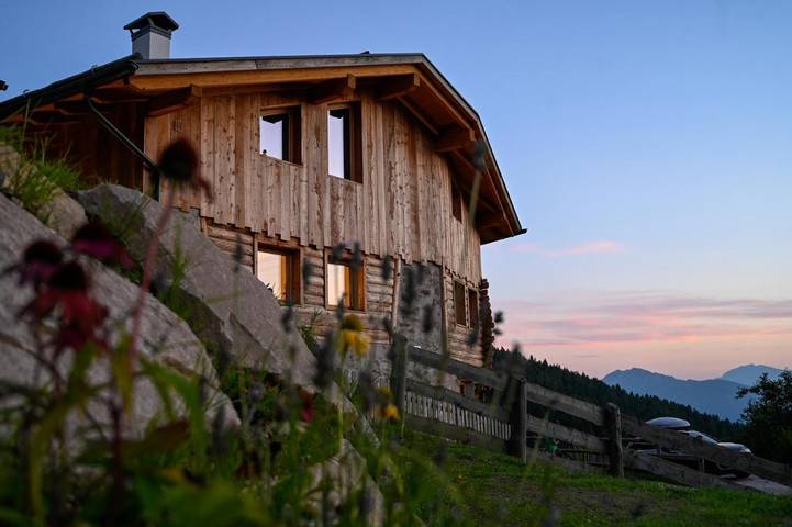 Gîte pour 6 personnes, avec Jacuzzi et Terrasse ainsi que Jardin et Vue à Asiago