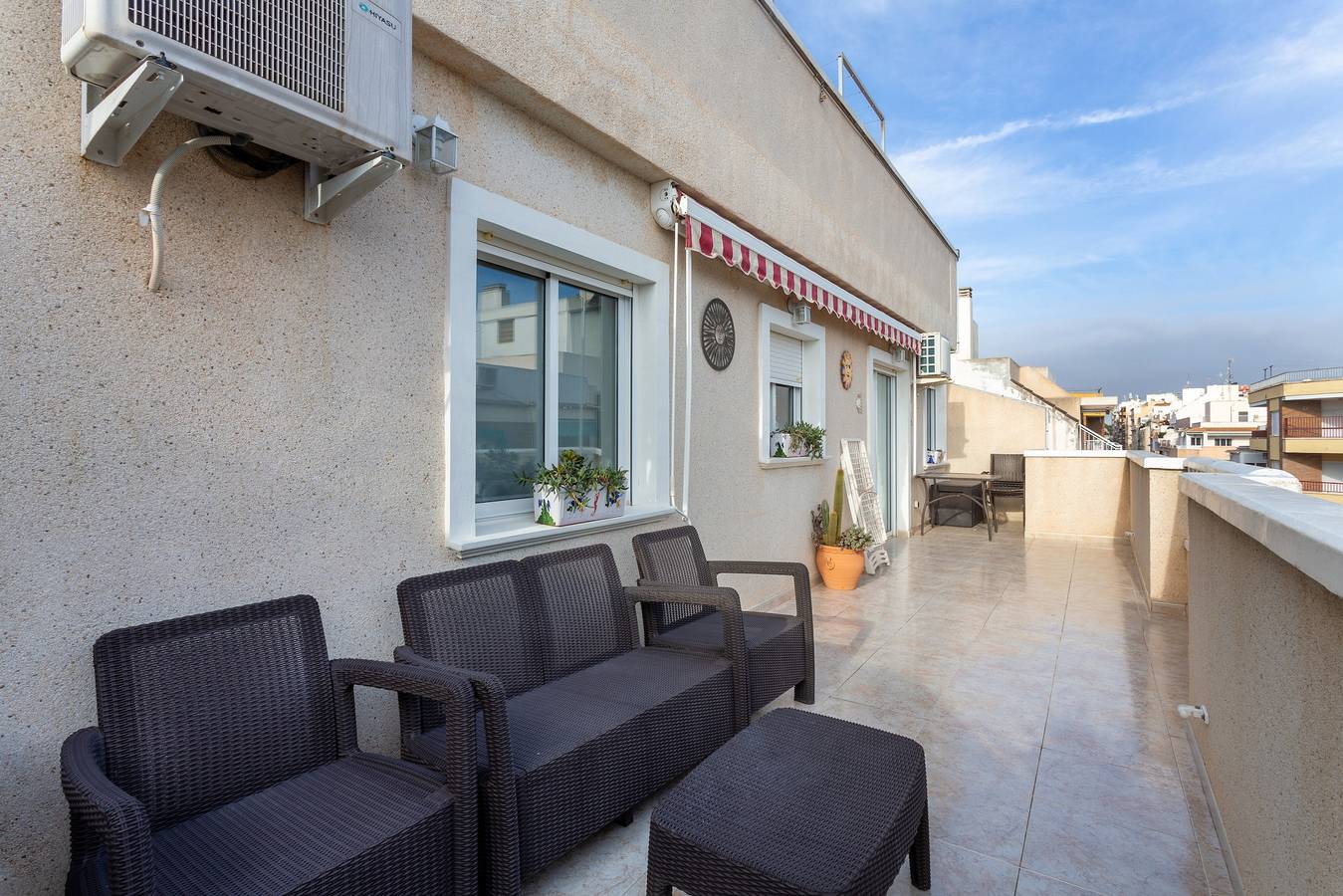 Ganze Wohnung, Schöne Ferienwohnung "Almdna15-atc" In Strandnähe mit Meerblick, Klimaanlage und Terrasse in Torrevieja Centre, Torrevieja