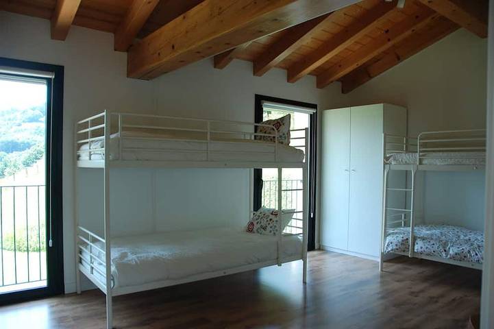 Designed for big families who want to combine mountain, beach and tourism, in Sunbilla, Spanish Pyrenees