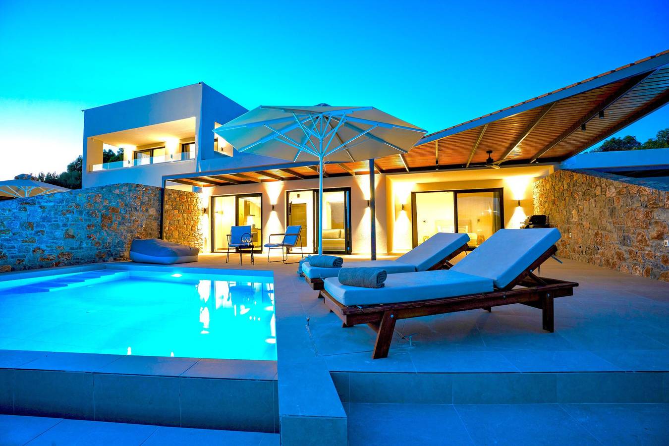 Villa de luxe « Selene 2 » avec piscine privée et vue sur la montagne et la campagne in Pefki, Rhodes