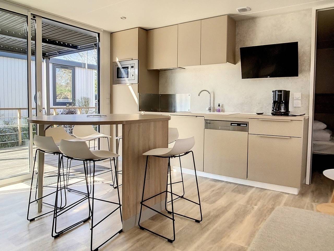 Mobil-home 3 chambres avec piscine chauffée, proche plage et commerces in Jullouville, Côte de la Déroute