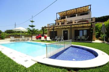 Villa for 11 People in North Crete, Crete, Photo 1