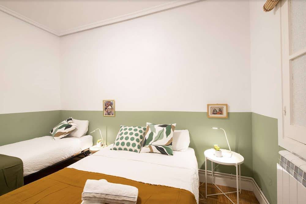Entire apartment, Spacious, Modern and right at Zurriola Beach in San Sebastian, Basque Coast (Spain)