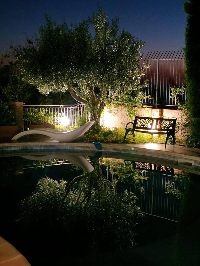 Location de vacances pour 4 personnes, avec piscine et jardin à Paola - 2