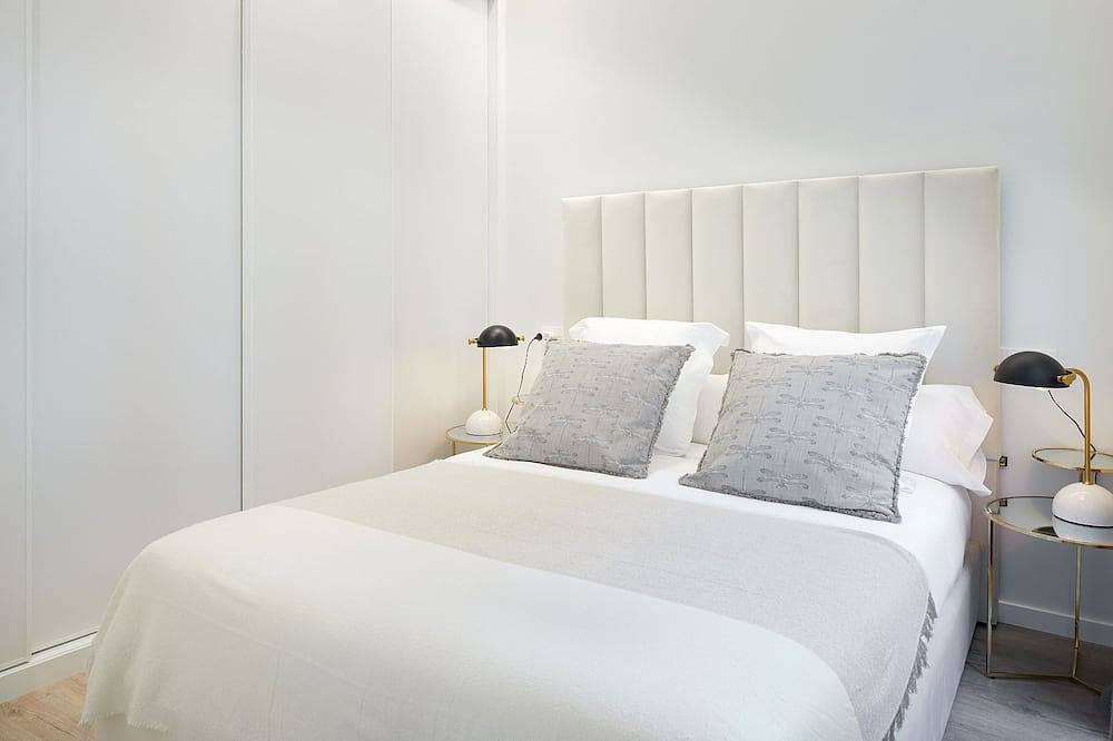 Entire apartment, Idiakez by Feelfree Rentals in Playa de la Concha, San Sebastian