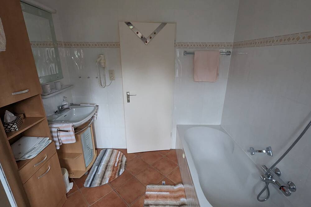 Ganze Wohnung, Gemütliche Ferienwohnung im bayerisch modernen Stil mit Terrasse in Bad Heilbrunn, Tölzer Land