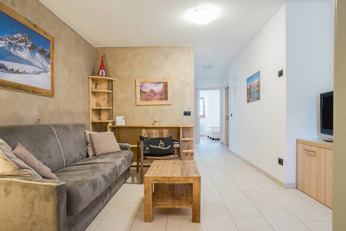 Entire apartment, Charming Apartment "Il Mondo di Patty 3" with Mountain View, Wi-Fi & Garden in Pozza di Fassa, San Giovanni di Fassa