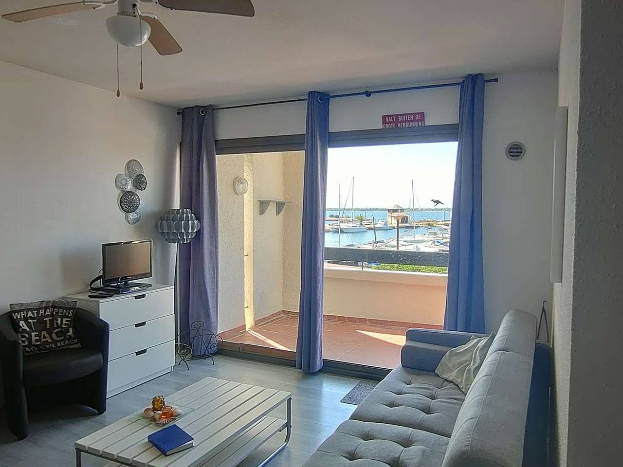 Apartamento entero, Apartamento T3 con balcón y parking, acceso a piscina, áreas deportivas in Le Barcarès, Côte d'Améthyste