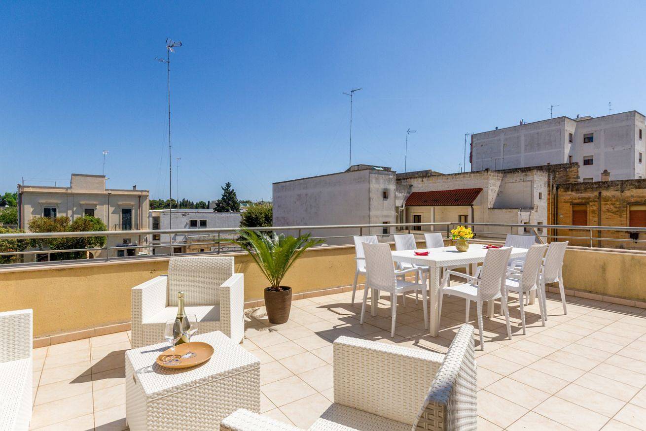 Appartement entier, Guesthost - Terrace Apt a step away from center in Lecce, Province de Lecce