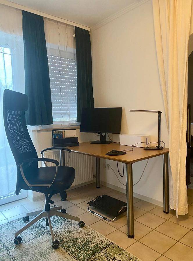 Ganze Wohnung, Fußläufig zu S-Bahn nach München und See Gemütliche und voll ausgestatette 2 Zimmer Ferienwohnung am Wörthsee mit Terrasse, Grill, Schaukel, Doppelbett oder getrennte Betten, ideal zum Entspannen aber auch zum Arbeiten in Wörthsee, Ammersee