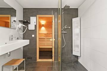 Bungalow für 4 Personen, mit Balkon/Terrasse und Sauna sowie Terrasse in den Niederlande