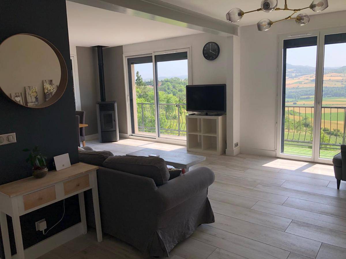 Appartement entier, Three-Bedroom Apartment with View in Veyre-Monton, Région de Clermont-Ferrand