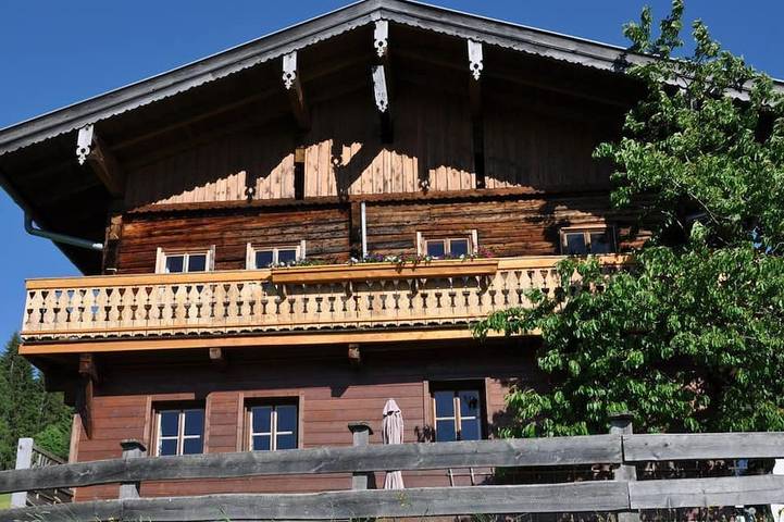 Blockhütte für 15 Personen, mit Balkon und Sauna
