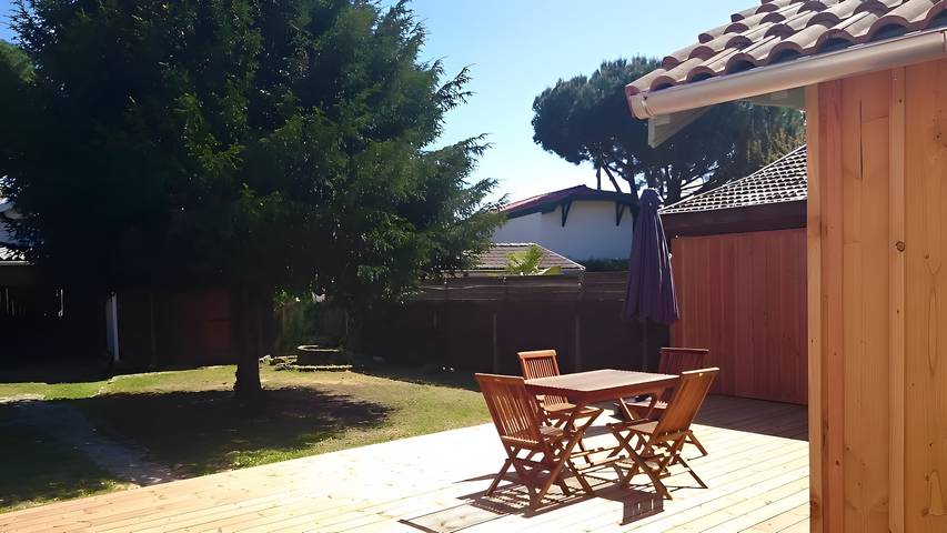 Charming Wooden Bassin House – 150m from Beach, 50m from Shops in Cassy, Lanton