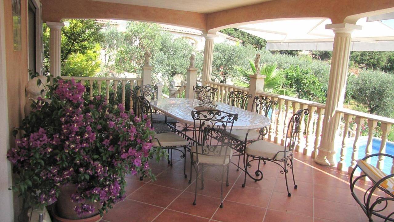 Double Room with Private Bathroom in Flassans-sur-Issole, Région de Brignoles
