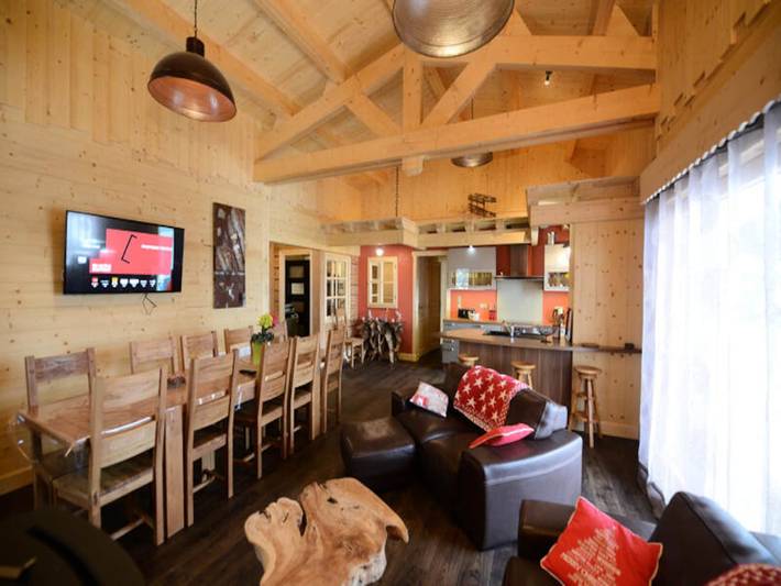 Chalet pour 12 personnes, avec terrasse ainsi que jacuzzi et sauna dans le Cantal - 2