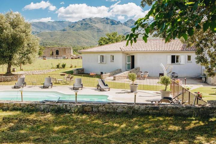 Location de vacances pour 2 personnes, avec vue ainsi que jardin et piscine à Corte - 3