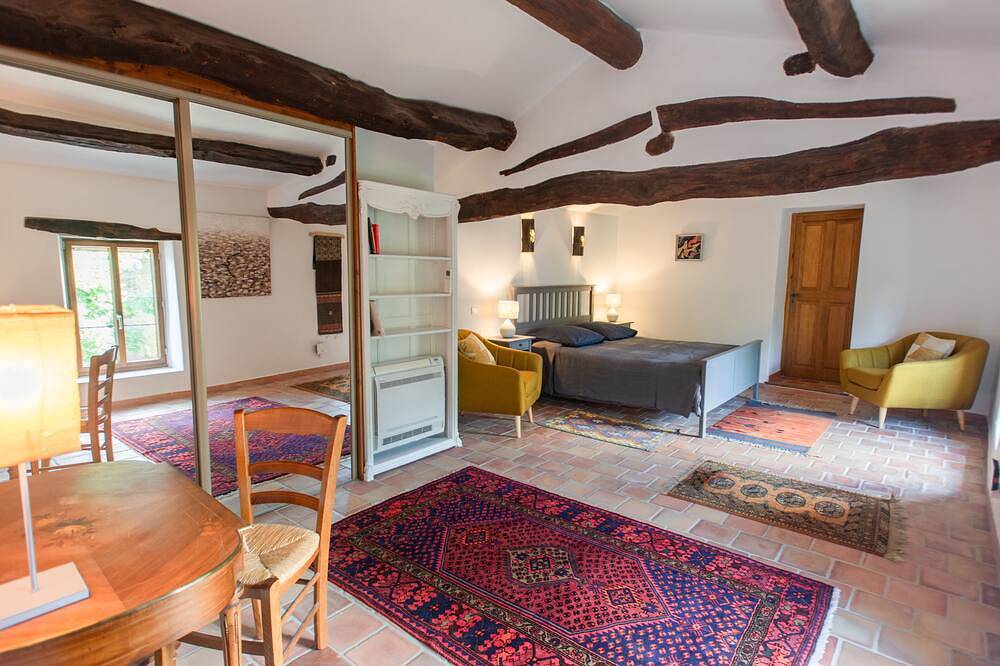 Characteristic country house with A/C and a pool in Séguret, Vaucluse