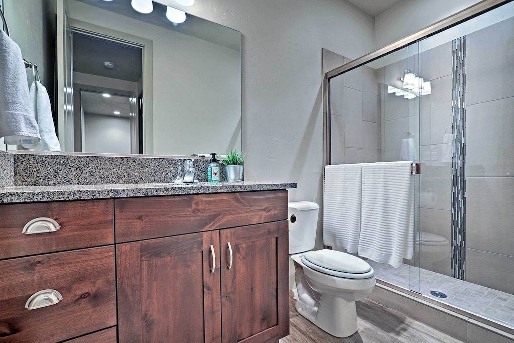 Luxuriöses Ferienhaus mit Party Deck & Whirlpool! in Santa Clara (UT), Zion Nationalpark