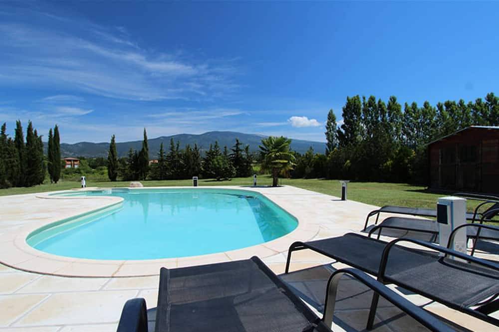Villa mit wunderschönem Blick auf den Mont Ventoux, 2 km vom Zentrum von Bédoin entfernt. in Bédoin, Parc naturel régional du Mont-Ventoux
