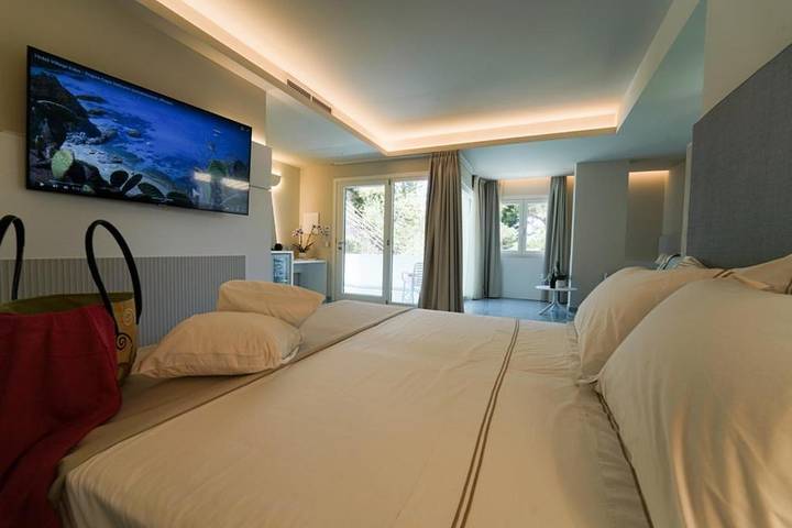 Hôtel pour 6 personnes, avec Terrasse ainsi que Jardin et Piscine dans Torre Marino