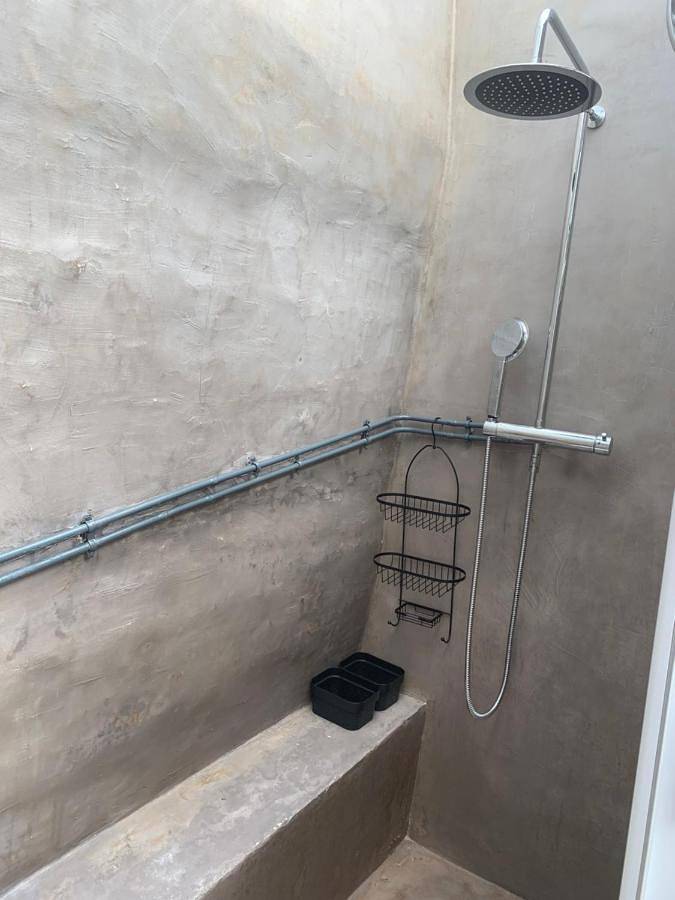 Location de vacances pour 3 personnes, avec vue sur le lac ainsi que jardin et vue dans Lac de Charmes - 4