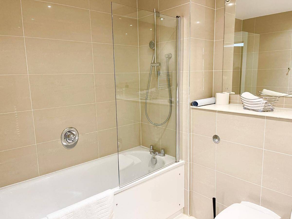 Entire apartment, Two-Bedroom Apartment in Bracknell, Berkshire
