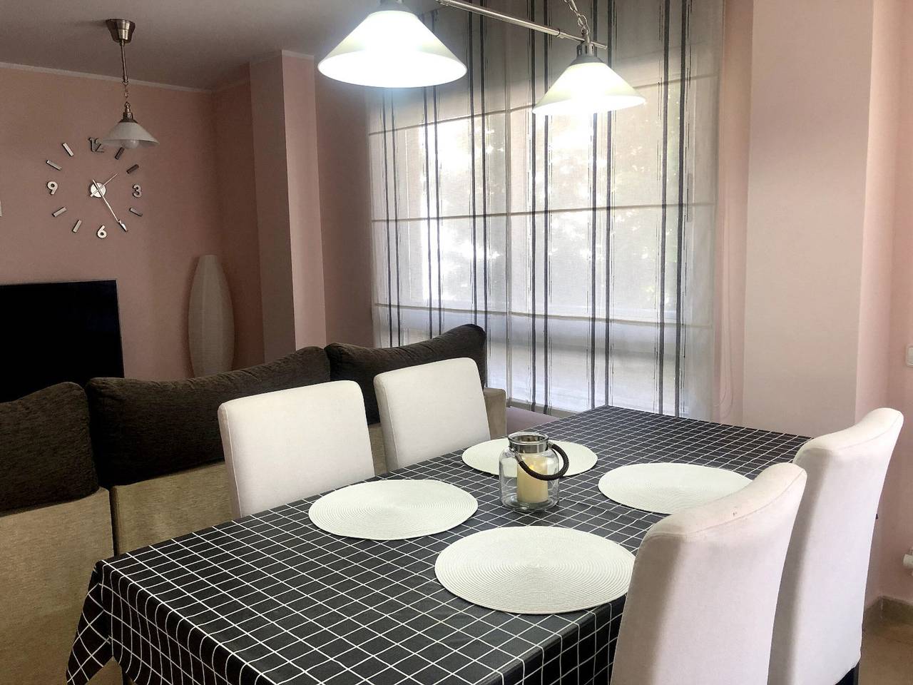 Entire apartment, Modern apartment in Calella for 4, Ac, Wi-Fi, parking, near beach in Calella, Costa del Maresme