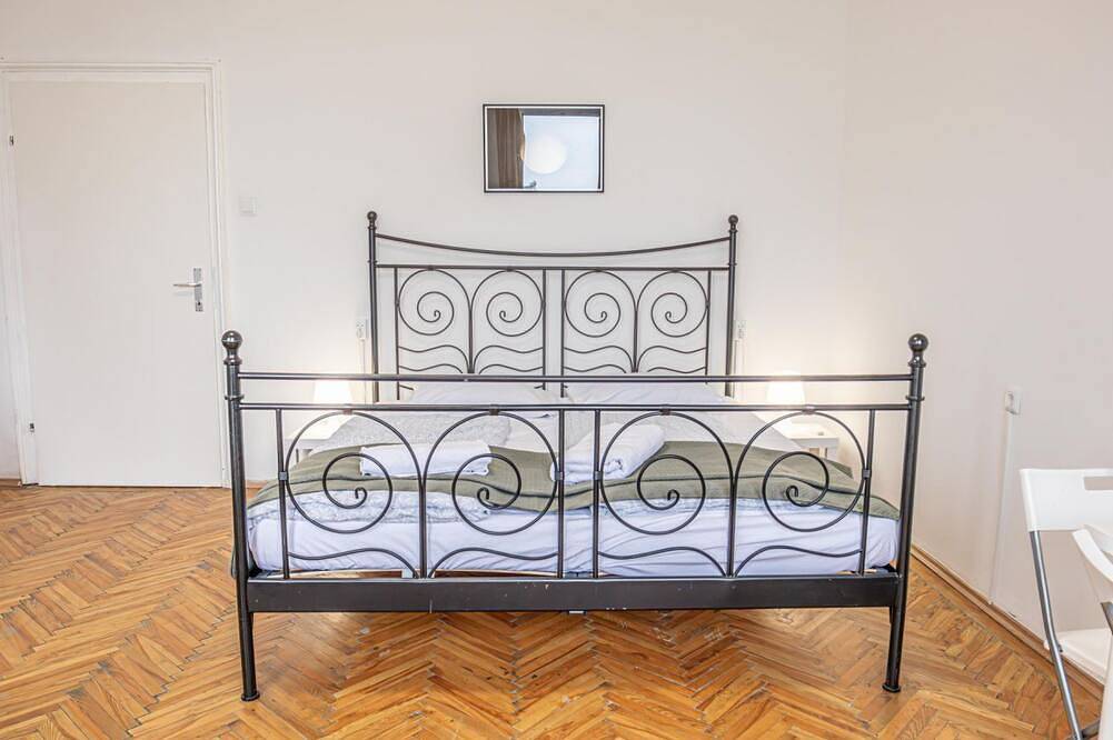 Ganze Wohnung, Superb 2Br Apt. Very Spacious @the Millenium Tower in Wien, Wienerwald