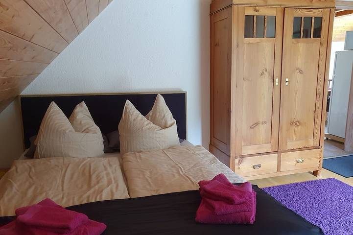 Ganze Wohnung, Gemütliche helle große Ferienwohnung im Holzhaus in Pegnitz, Frankenalb