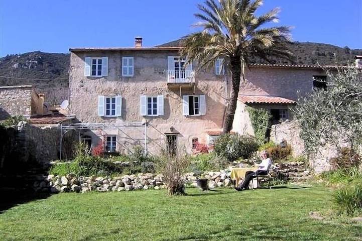 Location de vacances pour 7 personnes, avec balcon et jardin à Seillans