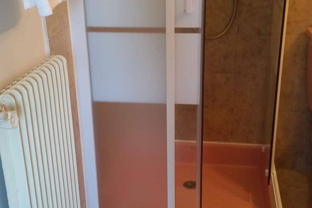 Appartement entier, Studio au bord du lac et au pied des montagnes in Annecy-le-Vieux, Annecy (commune)