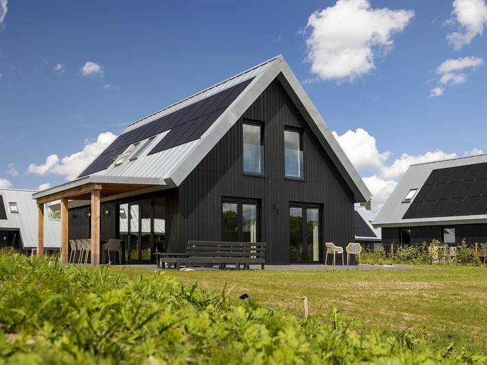 Schöne Villa am Wasser in Friesland in Sint Nicolaasga, Ijsselmeer
