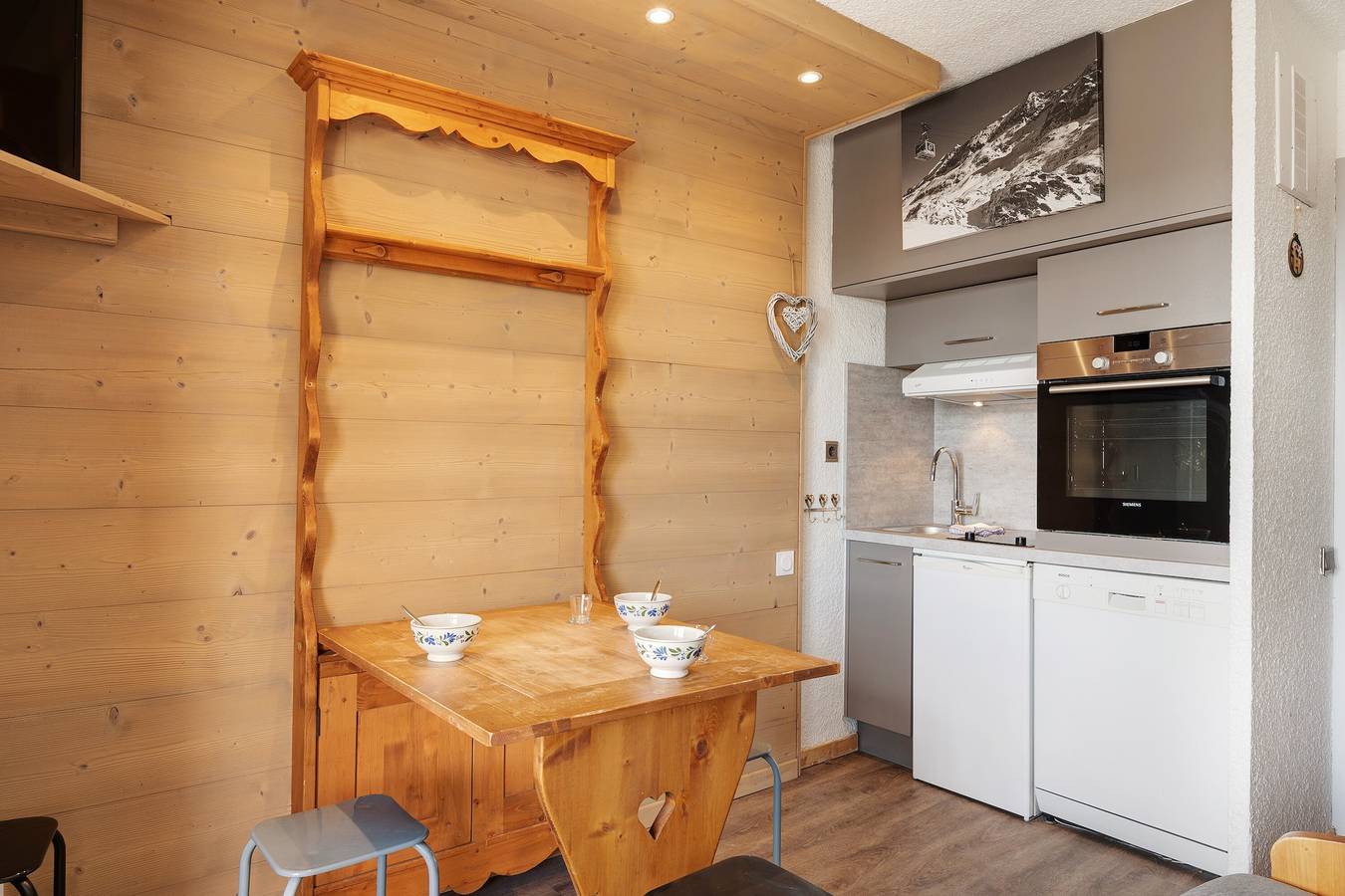 Appartement entier, Appartement cosy de 52 m² A - Accès ski aux pieds, balcon & Wi-Fi à l'Alpe d'Huez in Huez, Parc national des Écrins