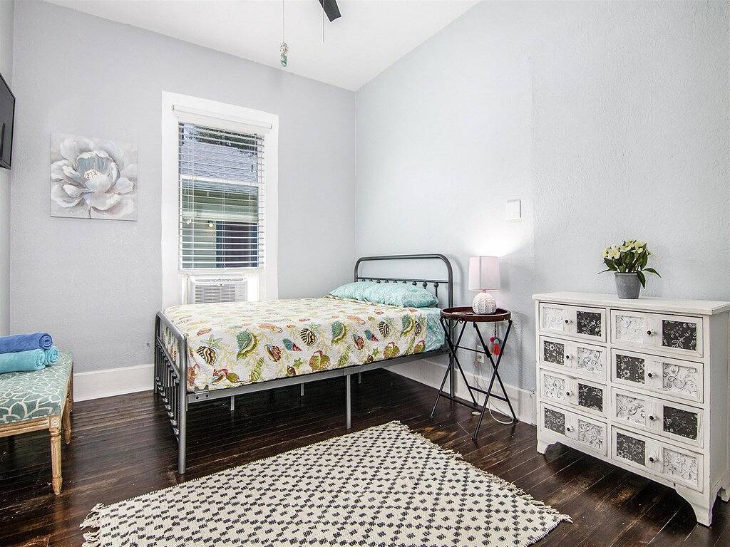 Reel close to the Beach - 2 blocks Pier/Beach in Galveston Island, Galveston