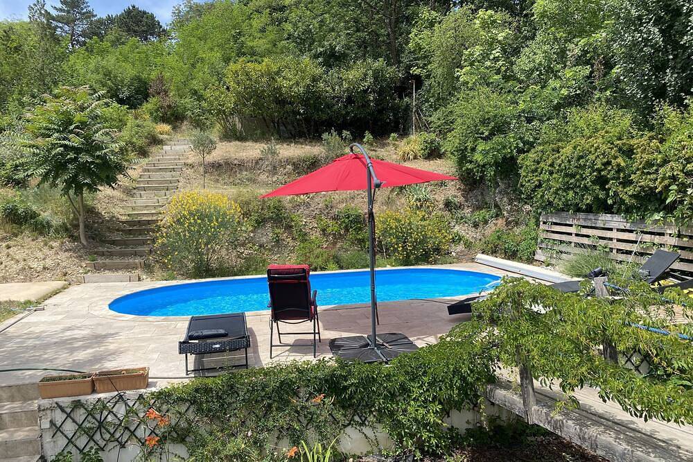 Jolie villa dans la nature avec piscine privée à 2 pas de Lyon in Oullins, Lyon et ses environs