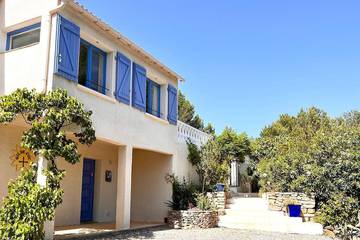 Location de vacances pour 8 personnes, avec piscine ainsi que terrasse et jardin à Pouzols-Minervois