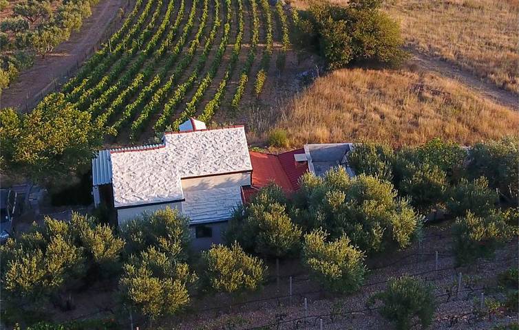 Location de vacances pour 4 personnes, avec jardin ainsi que piscine et terrasse à Bol - 3