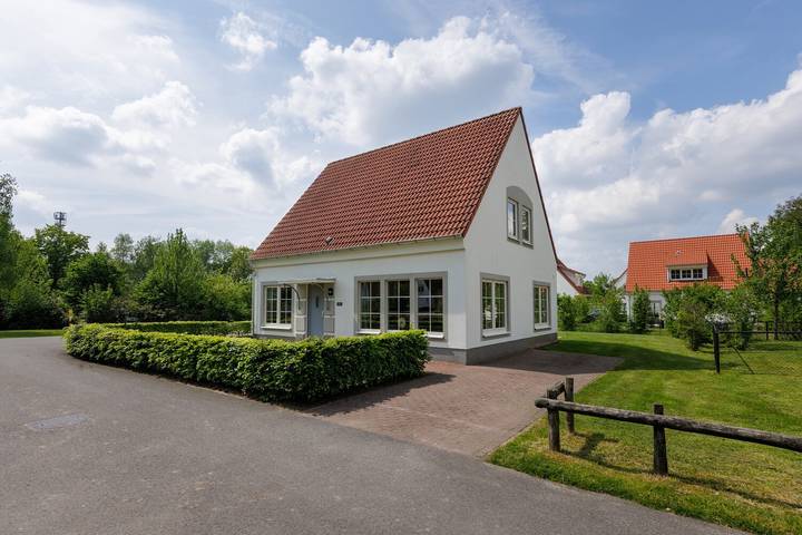 Bungalow für 10 Personen, mit Balkon/Terrasse und Terrasse sowie Garten