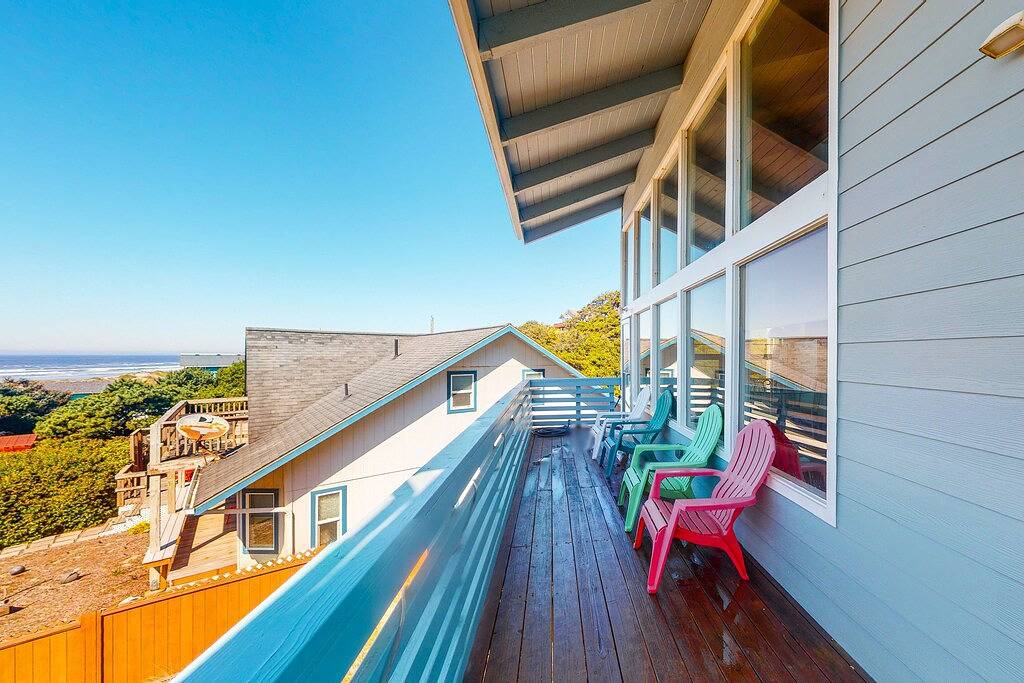 Dog-Friendly Beach House w/ Spectacular Ocean Views & Easy Access to the Beach in Heceta Beach, Lane County