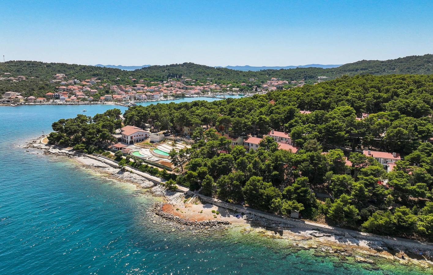 Ganze Ferienwohnung, Reizendes Apartment mit Meerblick, Terrasse und Parkplatz in der Nähe des Strandes V. Sabuša in Kukljica, Insel Ugljan
