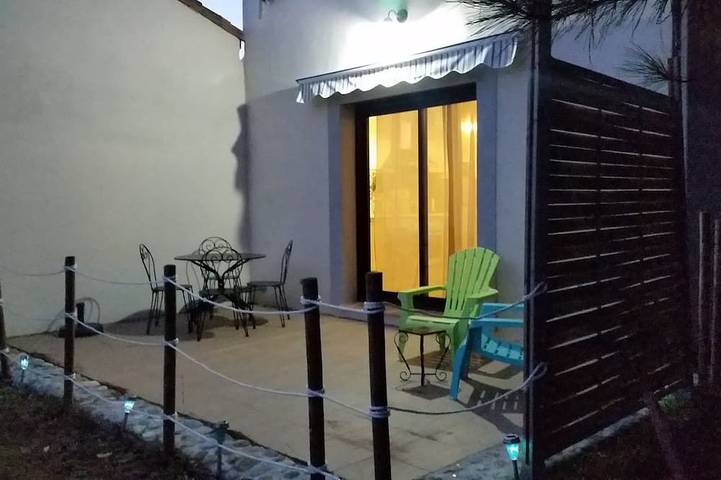 Location de vacances pour 4 personnes, avec jardin et terrasse à Palaja