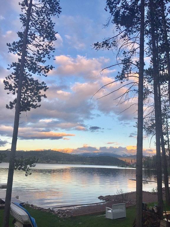 Privates Dock! 16 Schritte von der Veranda des Sees zu 70 Fuß Privatstrand und Küste. in Anaconda-Deer Lodge County, Discovery Ski Area